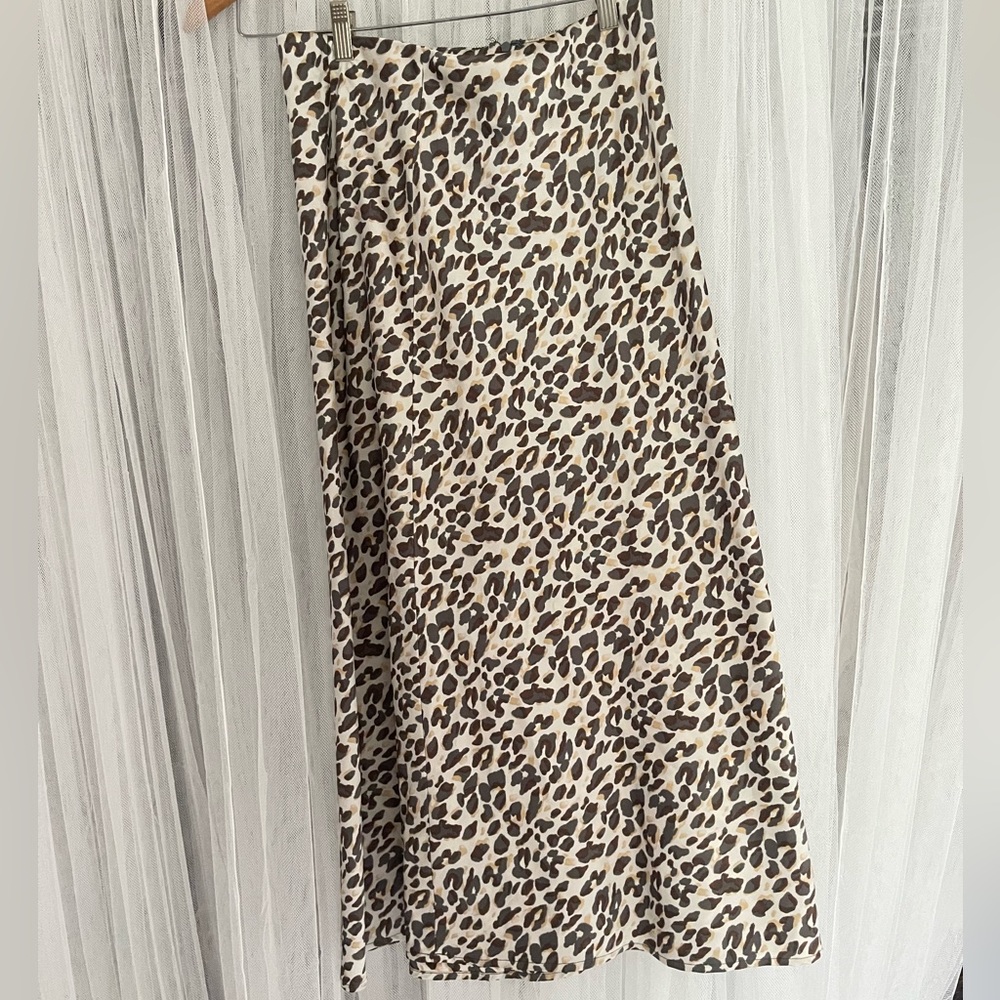 Silky long printed skirt 🐆💕